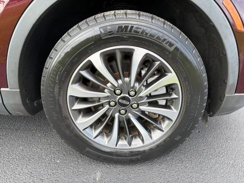 Used 2022 Lincoln Nautilus FWD w/ Premium Package image 33