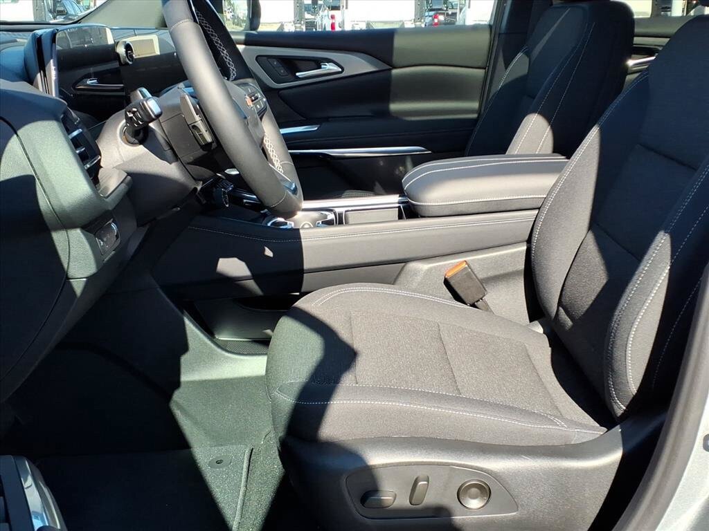 New 2027 Chevrolet Traverse LT w/ Enhanced Driving Package FWD image 17
