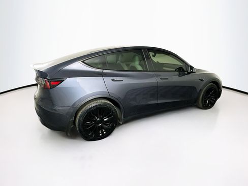 Used 2021 Tesla Model Y Long Range image 10