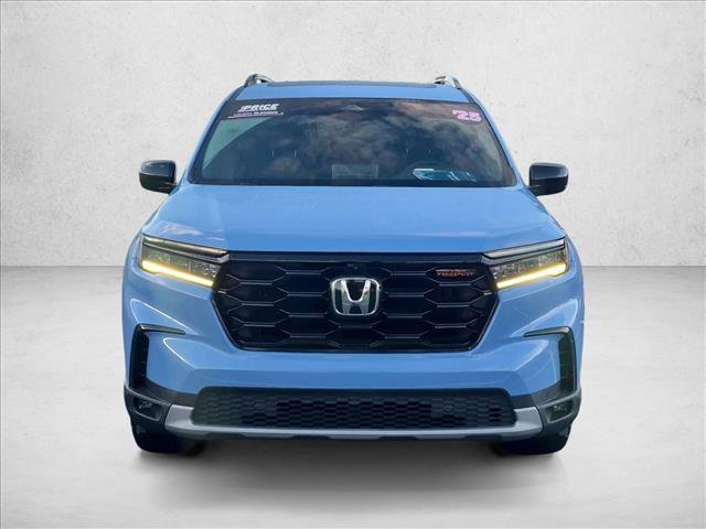 Used 2025 Honda Pilot TrailSport image 2