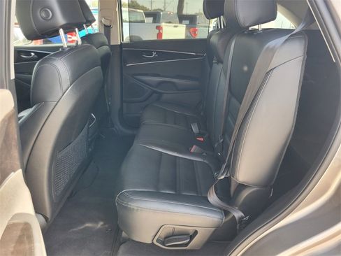 Used 2017 Kia Sorento EX image 5