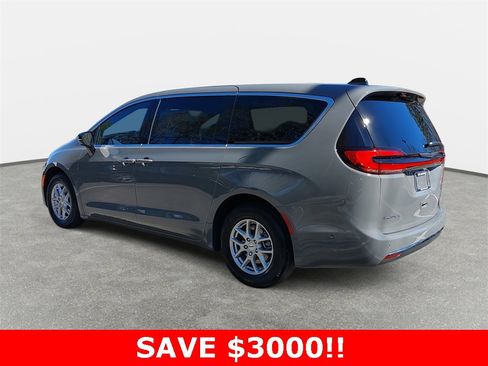 New 2025 Chrysler Pacifica Select image 7