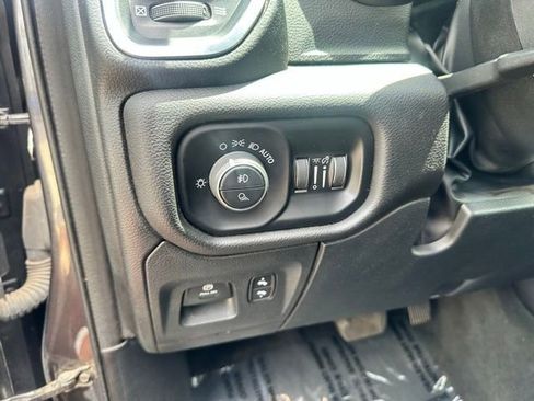 Used 2024 RAM 1500 Laramie AWD/4WD image 30
