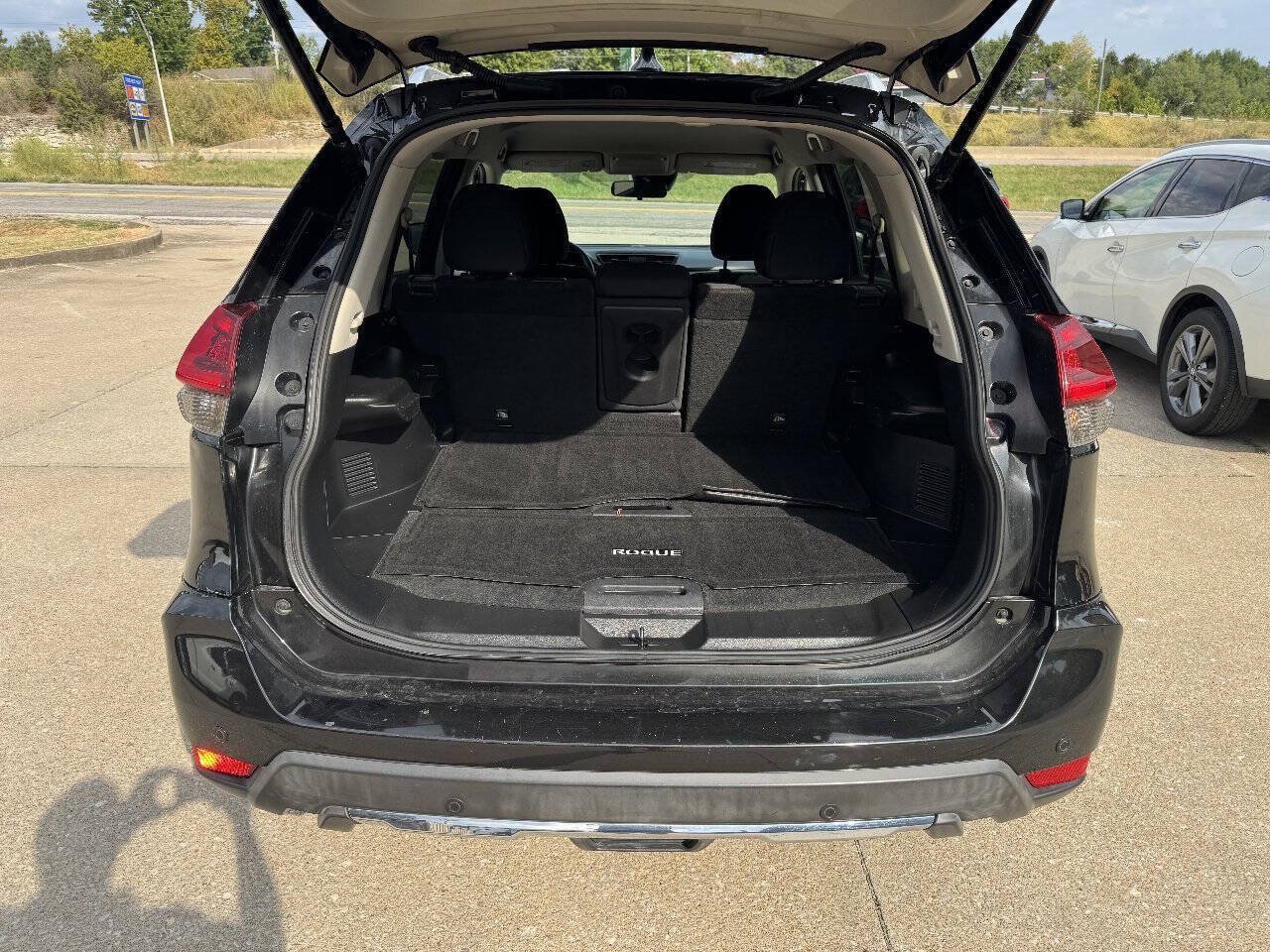 Used 2020 Nissan Rogue SV AWD/4WD image 18