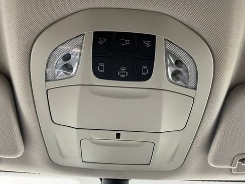 Used 2024 Chrysler Pacifica Touring-L FWD image 17