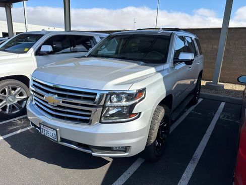 Used 2017 Chevrolet Tahoe LT w/ Luxury Package AWD/4WD image 4
