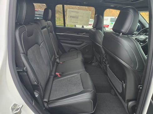 New 2026 Jeep Grand Cherokee Altitude image 27