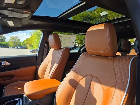 New 2026 Chrysler Pacifica Pinnacle w/ Trailer Tow Group image 13