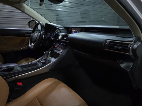Used 2018 Lexus IS 300 image 12