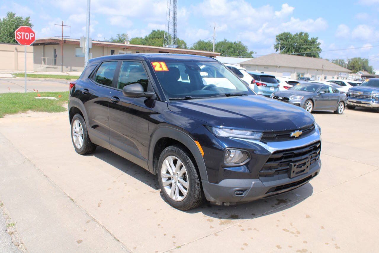 Used 2021 Chevrolet TrailBlazer LS FWD image 2