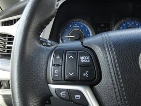 Used 2017 Toyota Sienna XLE FWD image 24