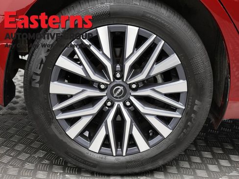 Used 2023 Nissan Altima 2.5 SV w/ SV Premium Package AWD/4WD image 31