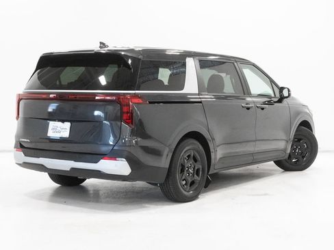 Used 2025 Kia Carnival FWD image 30