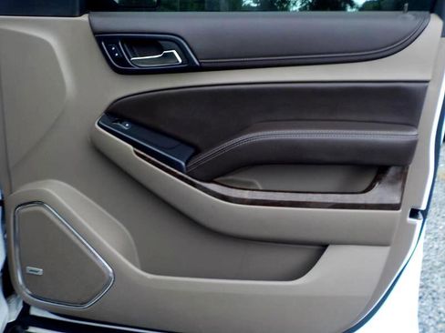 Used 2019 Chevrolet Suburban LT image 32