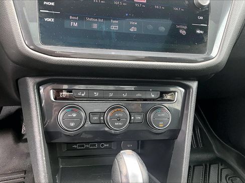 Used 2020 Volkswagen Tiguan SEL FWD image 15
