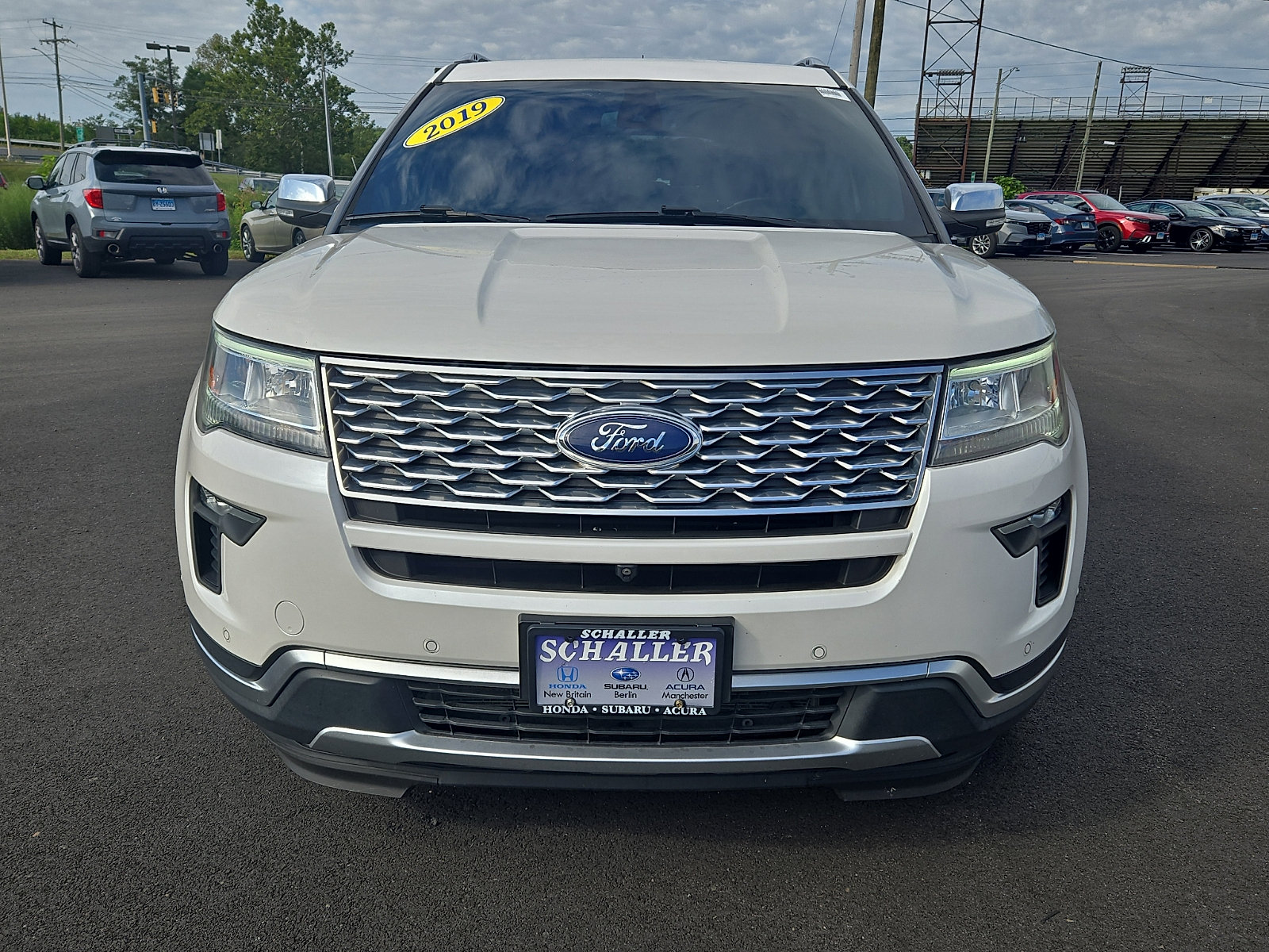 Used 2019 Ford Explorer Platinum AWD/4WD image 2