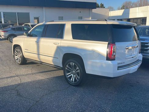 Used 2020 GMC Yukon XL Denali w/ Denali Ultimate Package image 3