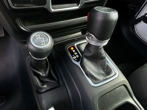 Certified 2022 Jeep Gladiator Sport image 28