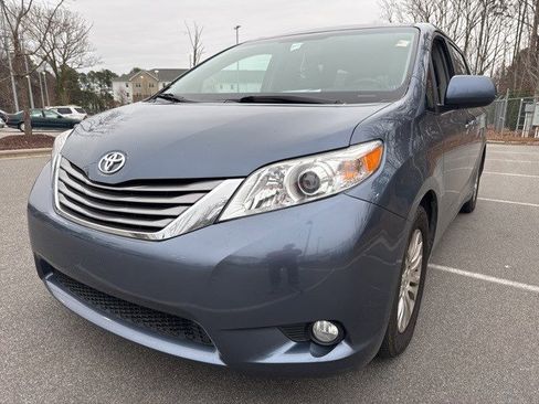 Used 2015 Toyota Sienna XLE image 8