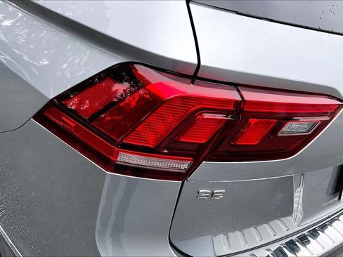 Used 2022 Volkswagen Tiguan SE image 28
