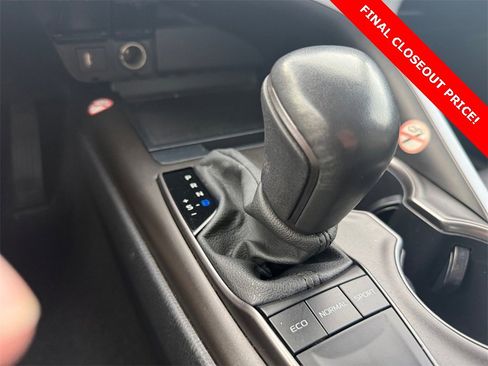 Used 2023 Toyota Camry SE image 18