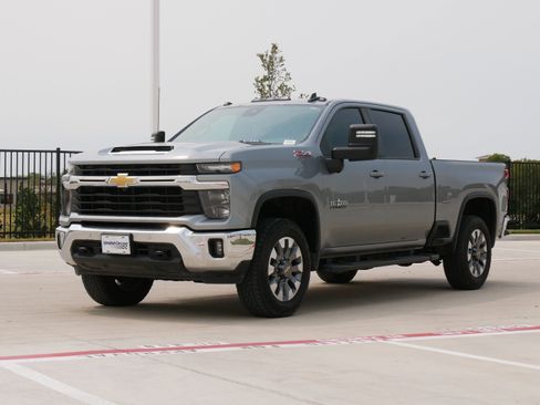Used 2025 Chevrolet Silverado 2500 LT w/ Texas Edition AWD/4WD image 5