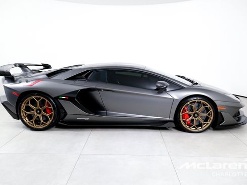 Used 2020 Lamborghini Aventador SVJ AWD/4WD image 10