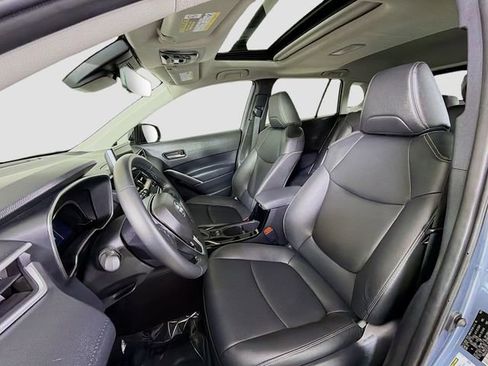 Used 2024 Toyota Corolla Cross XLE w/ Convenience Package FWD image 11