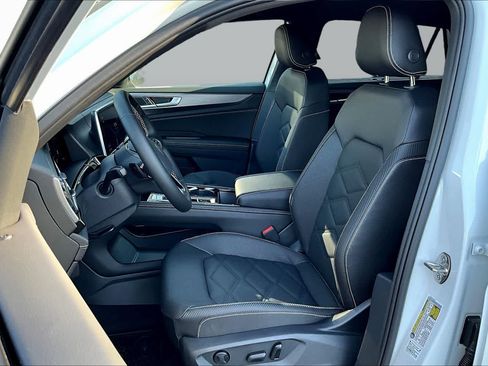 New 2026 Volkswagen Atlas Cross Sport SE FWD image 9