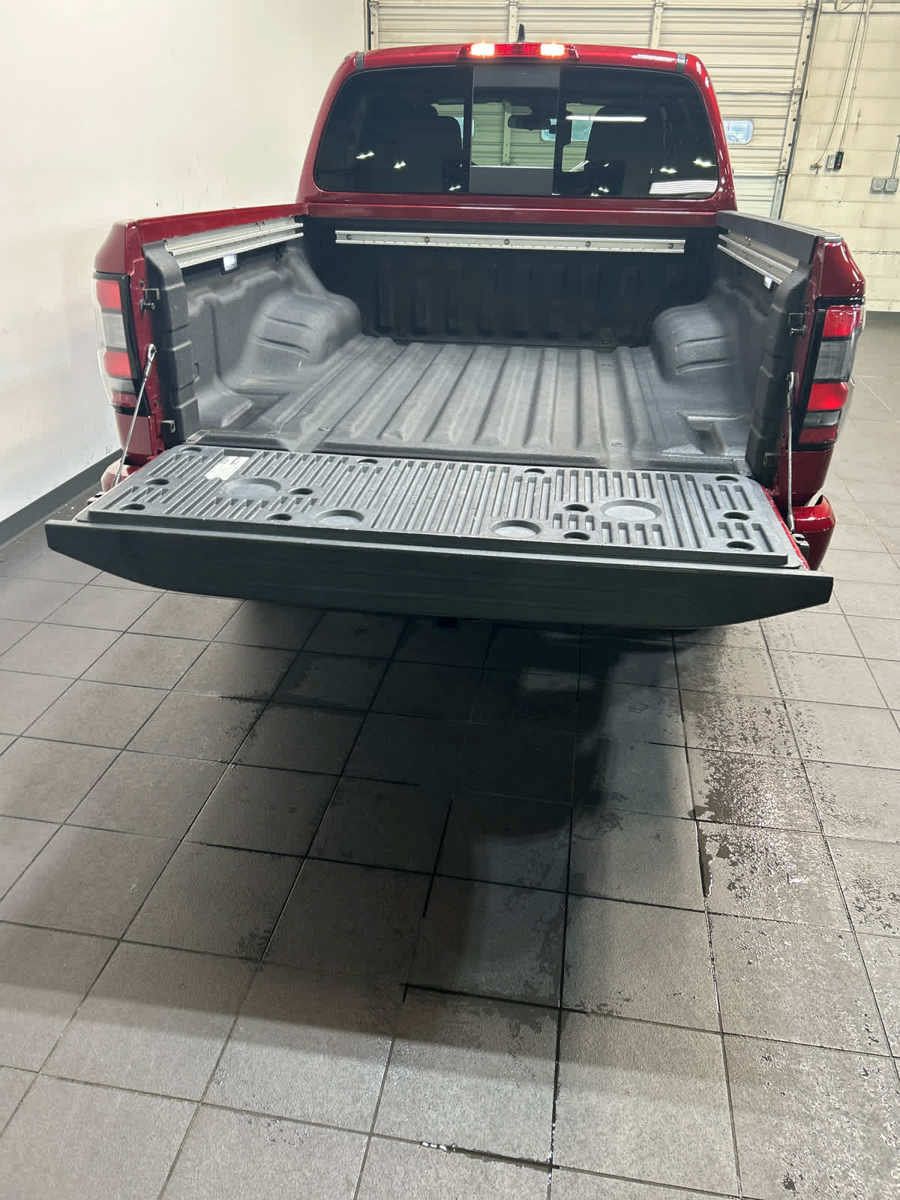 Used 2023 Nissan Frontier PRO-4X w/ Pro Convenience Package AWD/4WD image 11