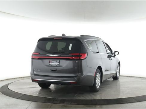 Used 2022 Chrysler Pacifica Touring-L FWD image 7
