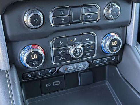 Used 2023 GMC Yukon SLT w/ Max Trailering Package image 16