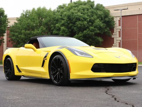 Used 2019 Chevrolet Corvette Grand Sport RWD image 3
