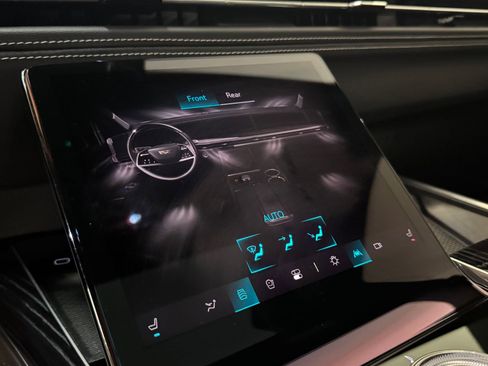 Certified 2025 Cadillac Escalade ESV Sport image 39