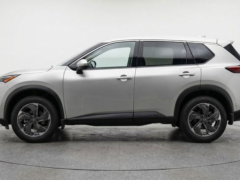 Used 2025 Nissan Rogue SV FWD image 5
