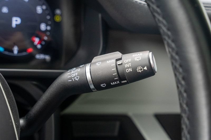Used 2023 Land Rover Defender 130 SE AWD/4WD image 27
