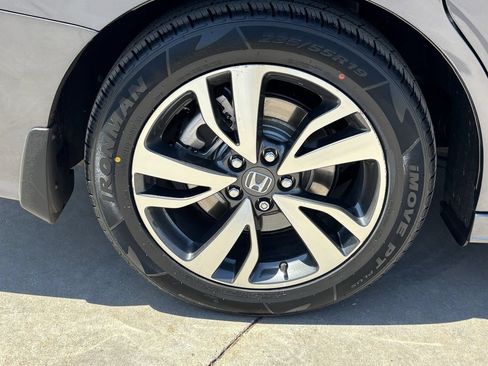 Certified 2024 Honda Odyssey Touring image 7