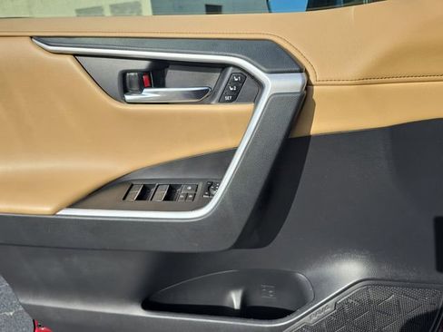 Used 2022 Toyota RAV4 Limited image 30