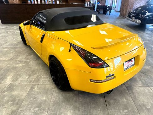 Used 2005 Nissan 350Z Touring image 7