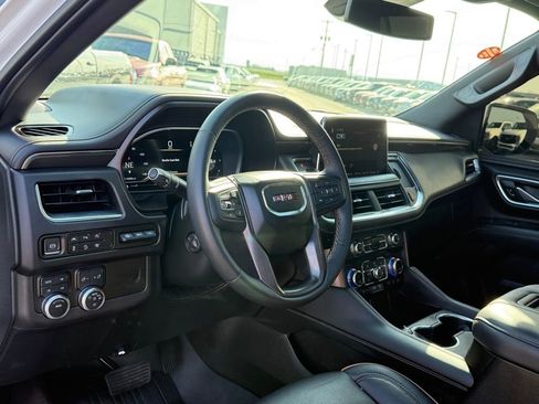 Used 2023 GMC Yukon AT4 w/ Technology Package image 4