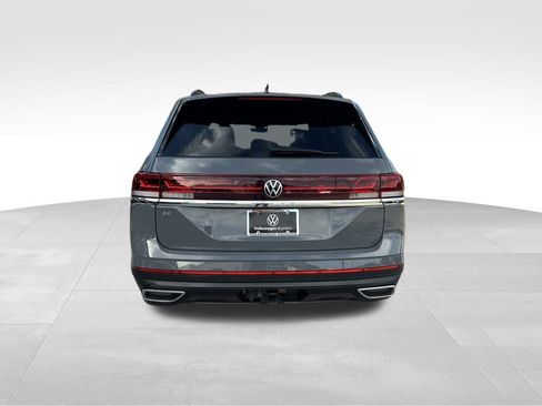 Used 2025 Volkswagen Atlas SE w/ Panoramic Sunroof Package image 4