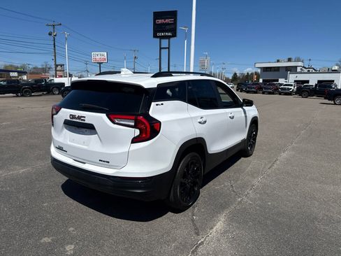 Used 2023 GMC Terrain SLE w/ Driver Convenience Package AWD/4WD image 5