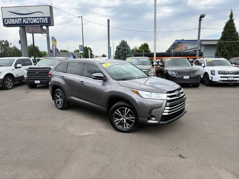 Used 2019 Toyota Highlander LE AWD/4WD image 2
