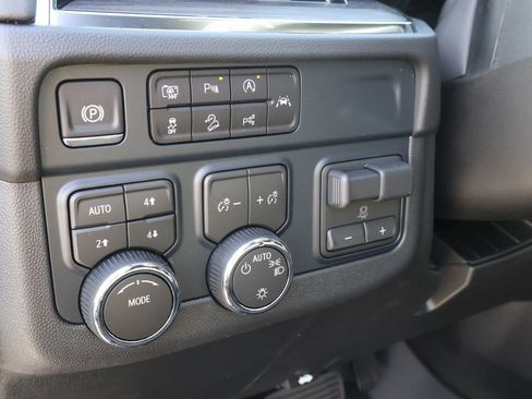 New 2026 Chevrolet Suburban LS image 20