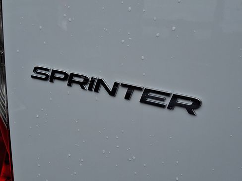 Used 2024 Mercedes-Benz Sprinter 2500 image 29