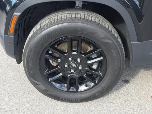 Used 2024 Land Rover Defender 90 S image 11