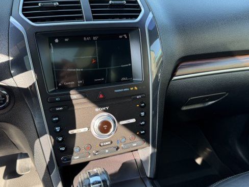 Used 2019 Ford Explorer Limited w/ Class III Trailer Tow Package FWD image 13