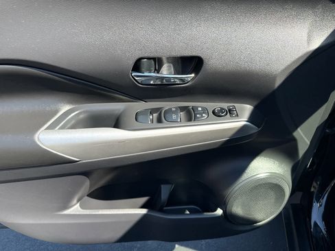 Used 2019 Nissan Kicks SR w/ SR Premium Package image 10