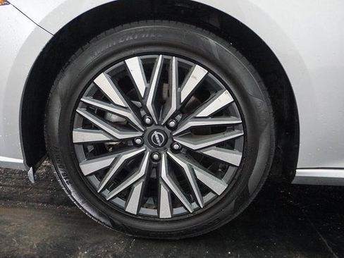 Used 2024 Nissan Altima 2.5 SV image 5
