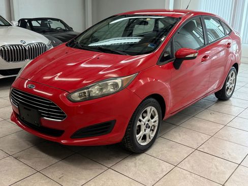 Used 2015 Ford Fiesta SE image 3